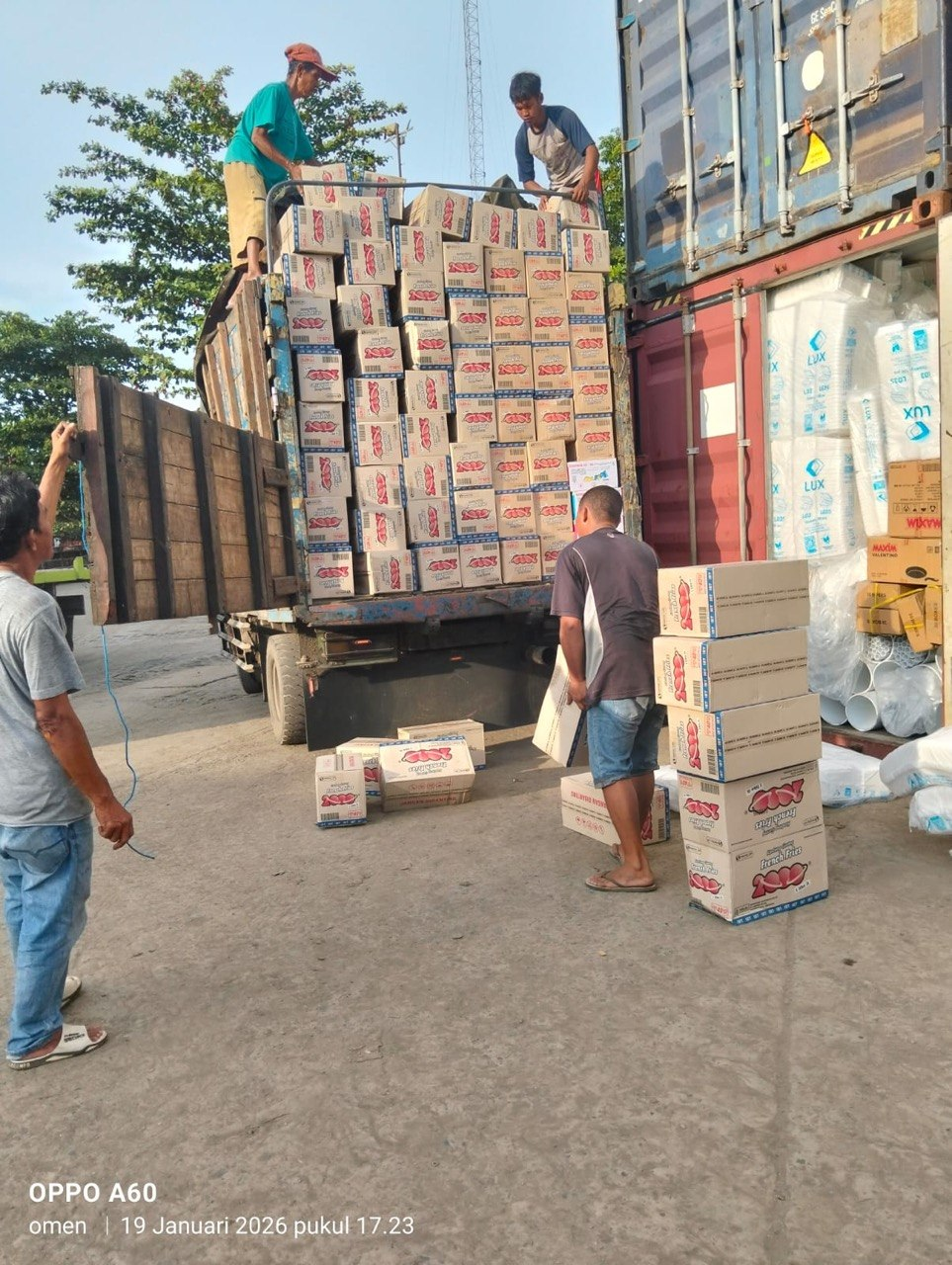 Muat Barang Container