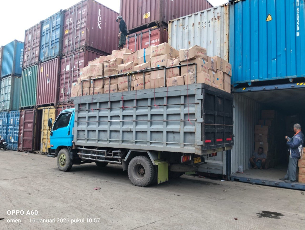 Muat Truk Kontainer